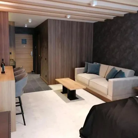 Woodside And Parking 323 Kopaonik011