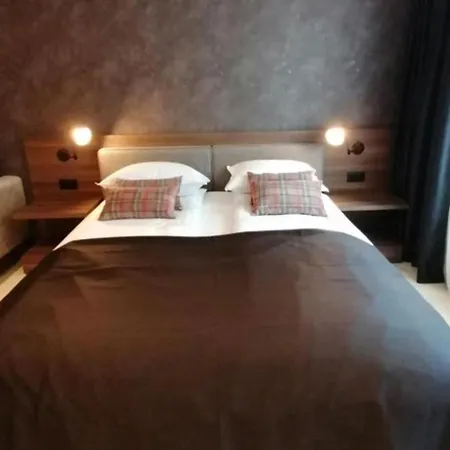 Woodside And Parking 323 Kopaonik011 *