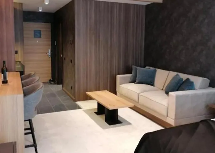 Woodside And Parking 323 Kopaonik011